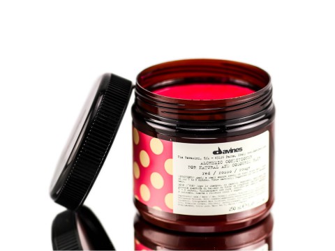 DAVINES Alchemic Red dažantis plaukų kondicionierius, skirtas natūraliems ar dažytiems raudonos ir raudonmedžio spalvos plaukams, 250ml DAVINES Alchemic Red dažantis plaukų kondicionierius, skirtas natūraliems ar dažytiems raudonos ir raudonmedžio spalvos plaukams, 250ml